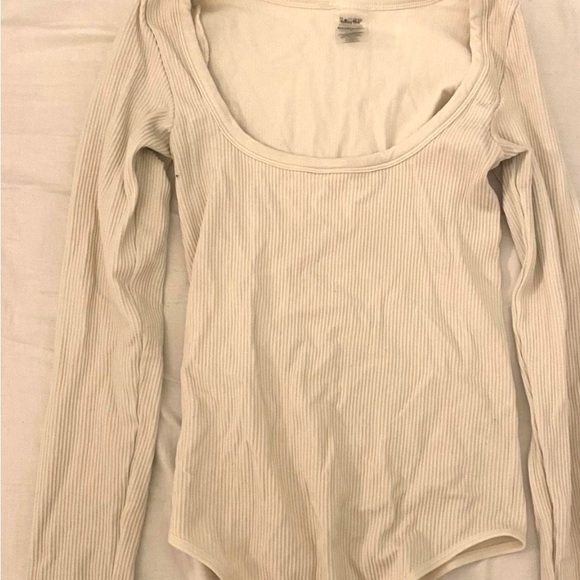 SinchSeamless™ Scoopneck rubbed Longsleeve Bodysuit from Aritzia size small - Picture 4 of 6